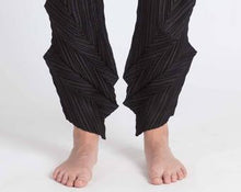 Load image into Gallery viewer, one-size-fits-all pleated pants with extra Zig Zag Pleated hem
