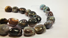 Load image into Gallery viewer, Eye-Catching African Layer Agate Necklace
