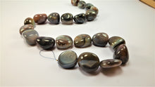 Load image into Gallery viewer, Eye-Catching African Layer Agate Necklace
