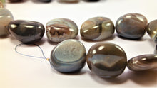 Load image into Gallery viewer, Eye-Catching African Layer Agate Necklace
