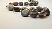 Load image into Gallery viewer, Eye-Catching African Layer Agate Necklace
