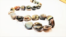 Load image into Gallery viewer, Eye-Catching African Layer Agate Necklace
