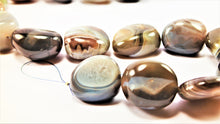 Load image into Gallery viewer, Eye-Catching African Layer Agate Necklace
