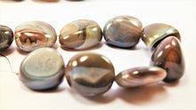 Load image into Gallery viewer, Eye-Catching African Layer Agate Necklace
